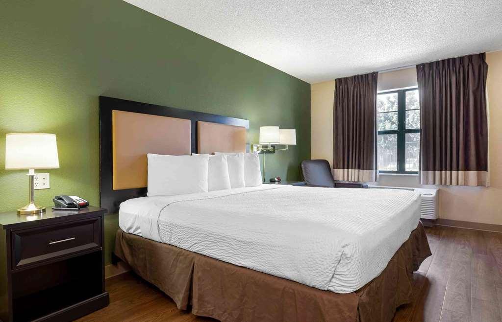 Extended Stay America Suites - San Diego - Carlsbad Village By The Sea Chambre photo